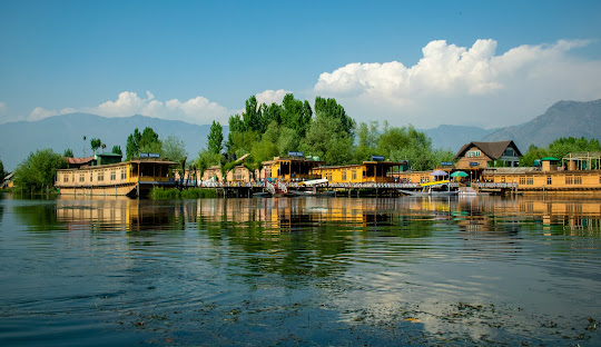 aroundboathouse-0102